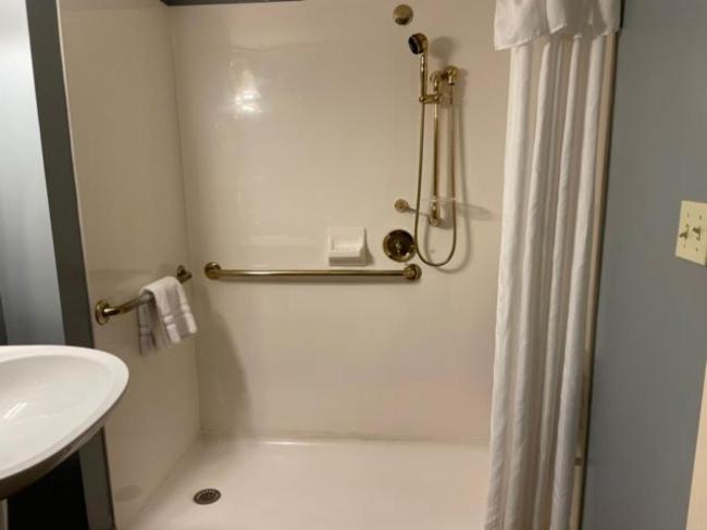 Double Room - Disability Access at The Newport Harbor Hotel & Marina