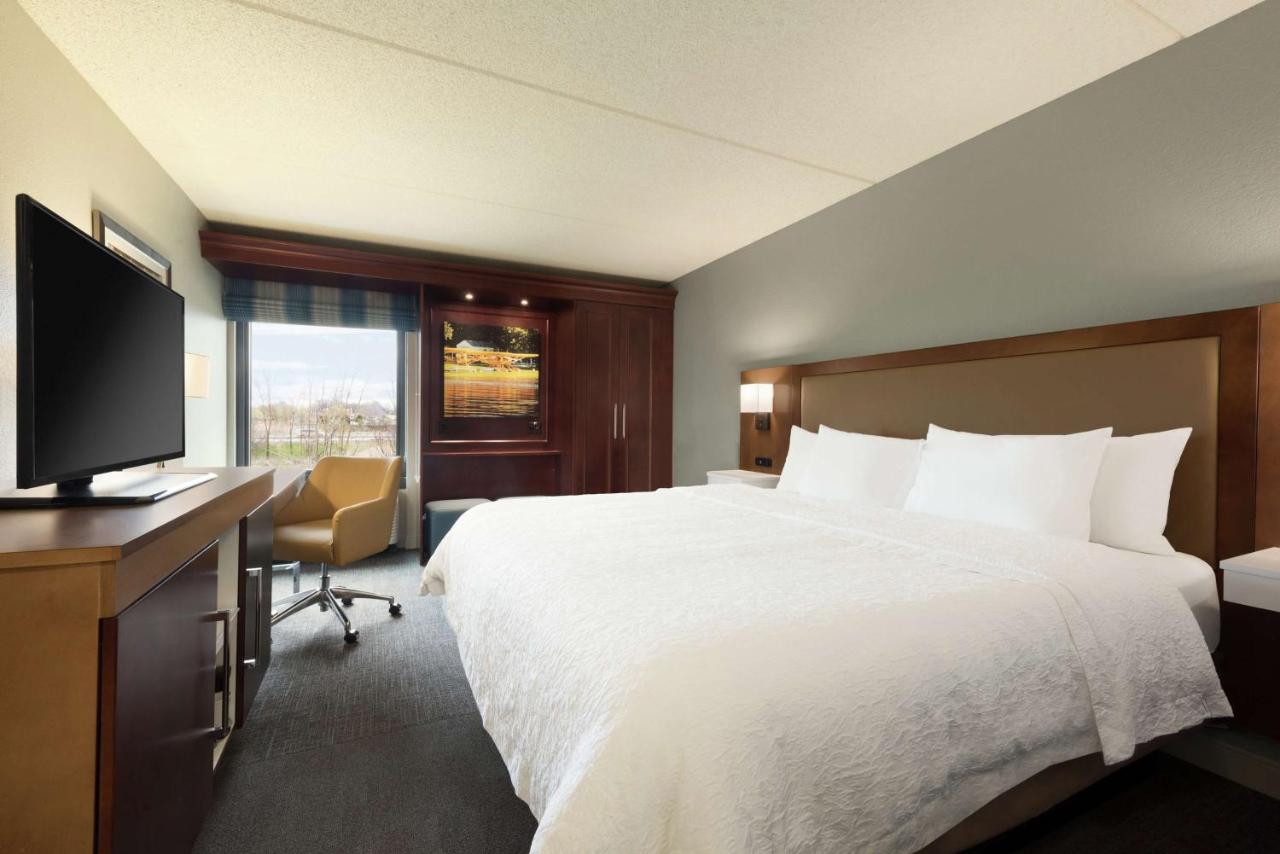 King Room - Non-Smoking at Hampton Inn Appleton-Fox River Mall Area