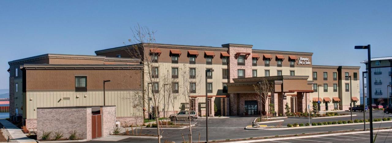 | Hampton Inn & Suites Astoria
