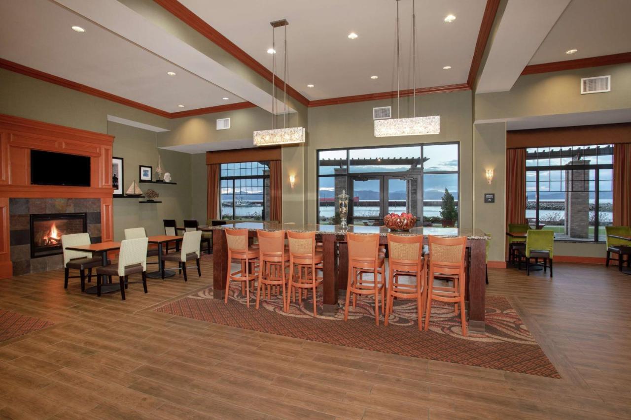 | Hampton Inn & Suites Astoria