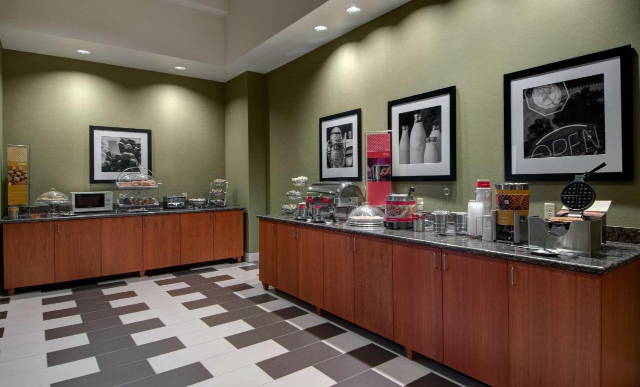 | Hampton Inn & Suites Astoria