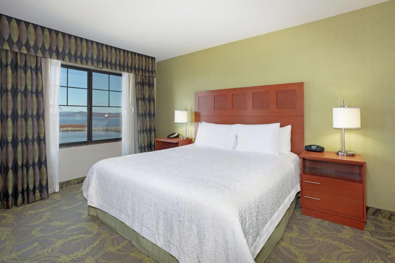| Hampton Inn & Suites Astoria