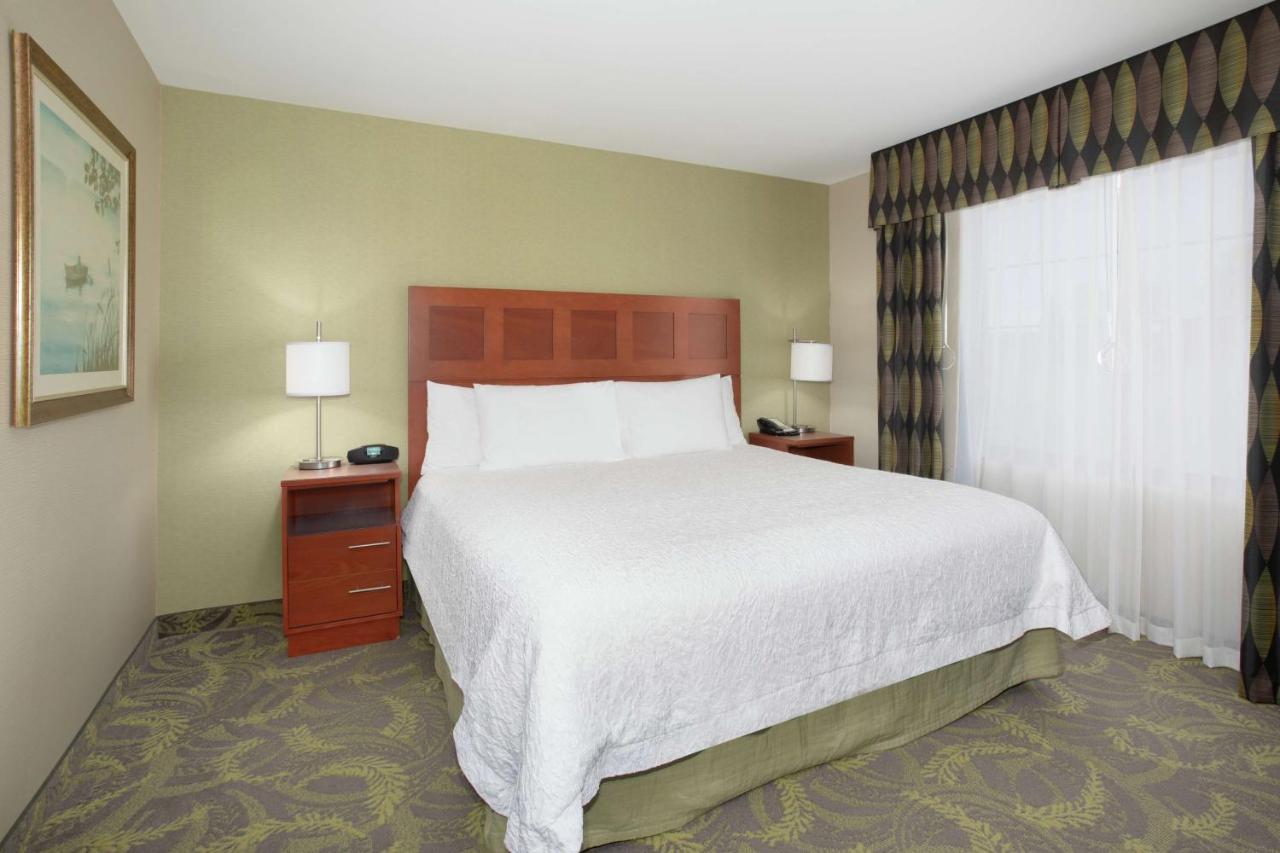 | Hampton Inn & Suites Astoria
