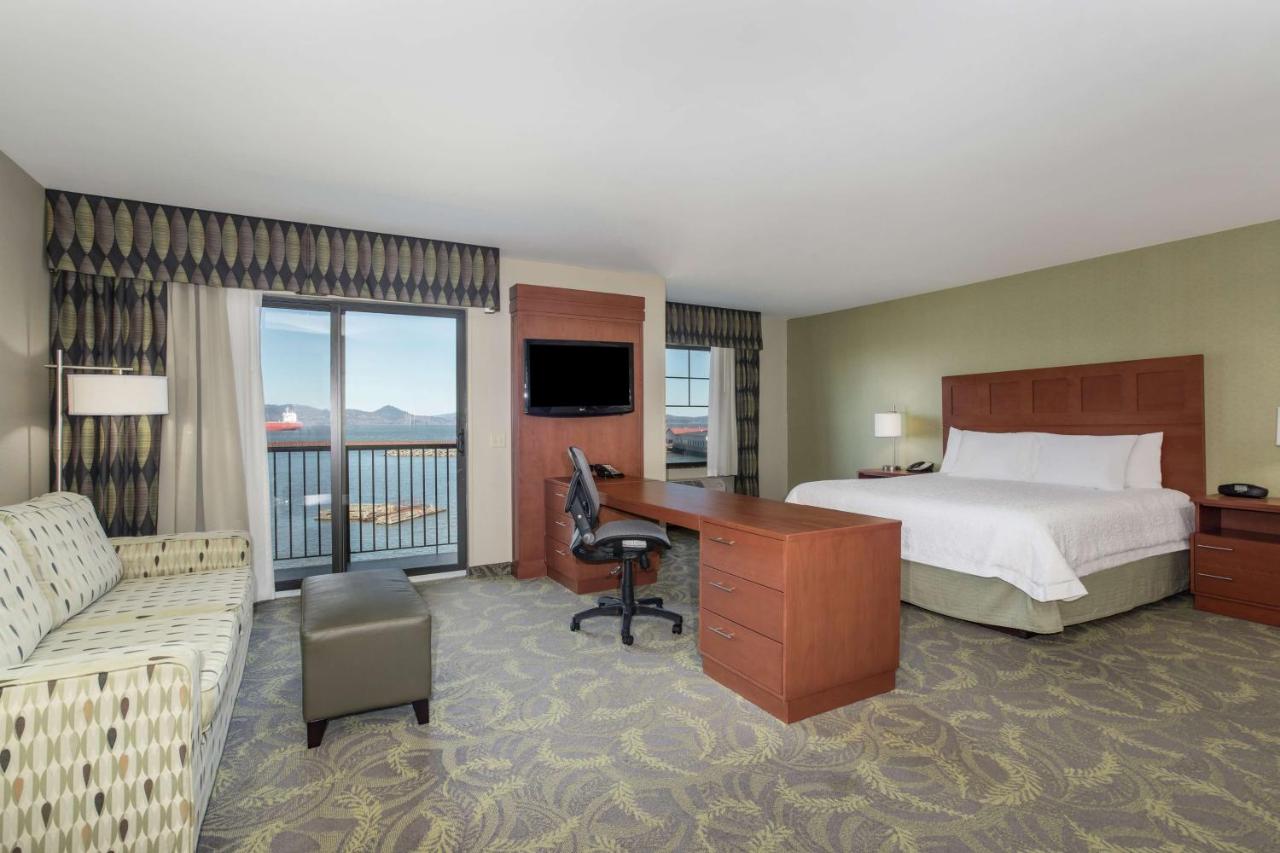 | Hampton Inn & Suites Astoria