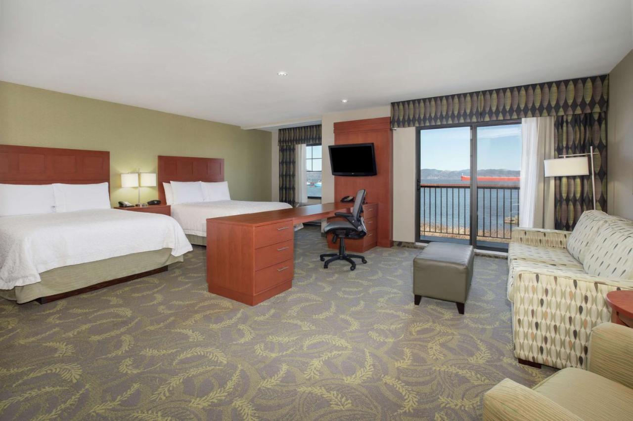 | Hampton Inn & Suites Astoria