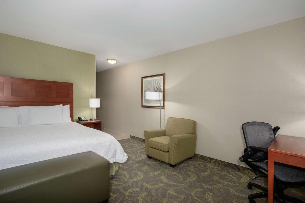 | Hampton Inn & Suites Astoria
