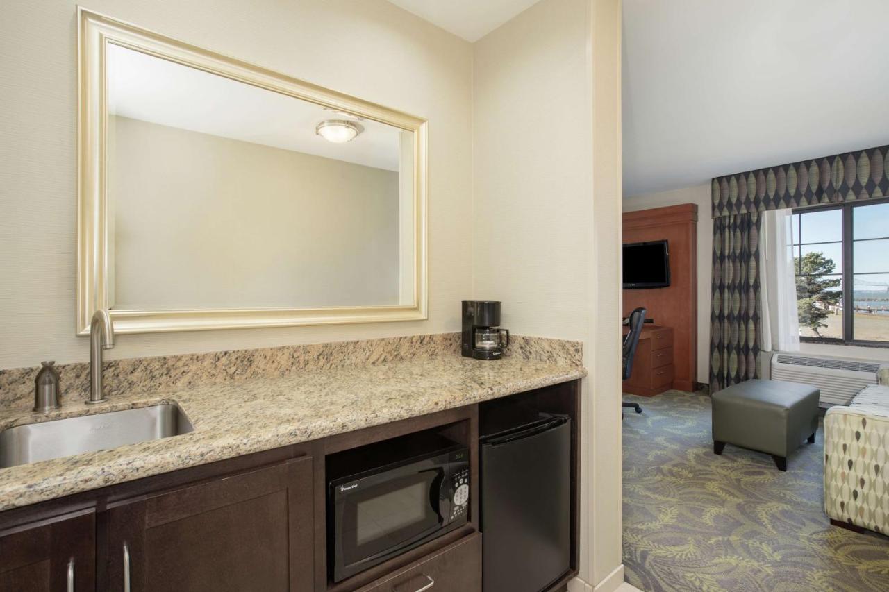 | Hampton Inn & Suites Astoria