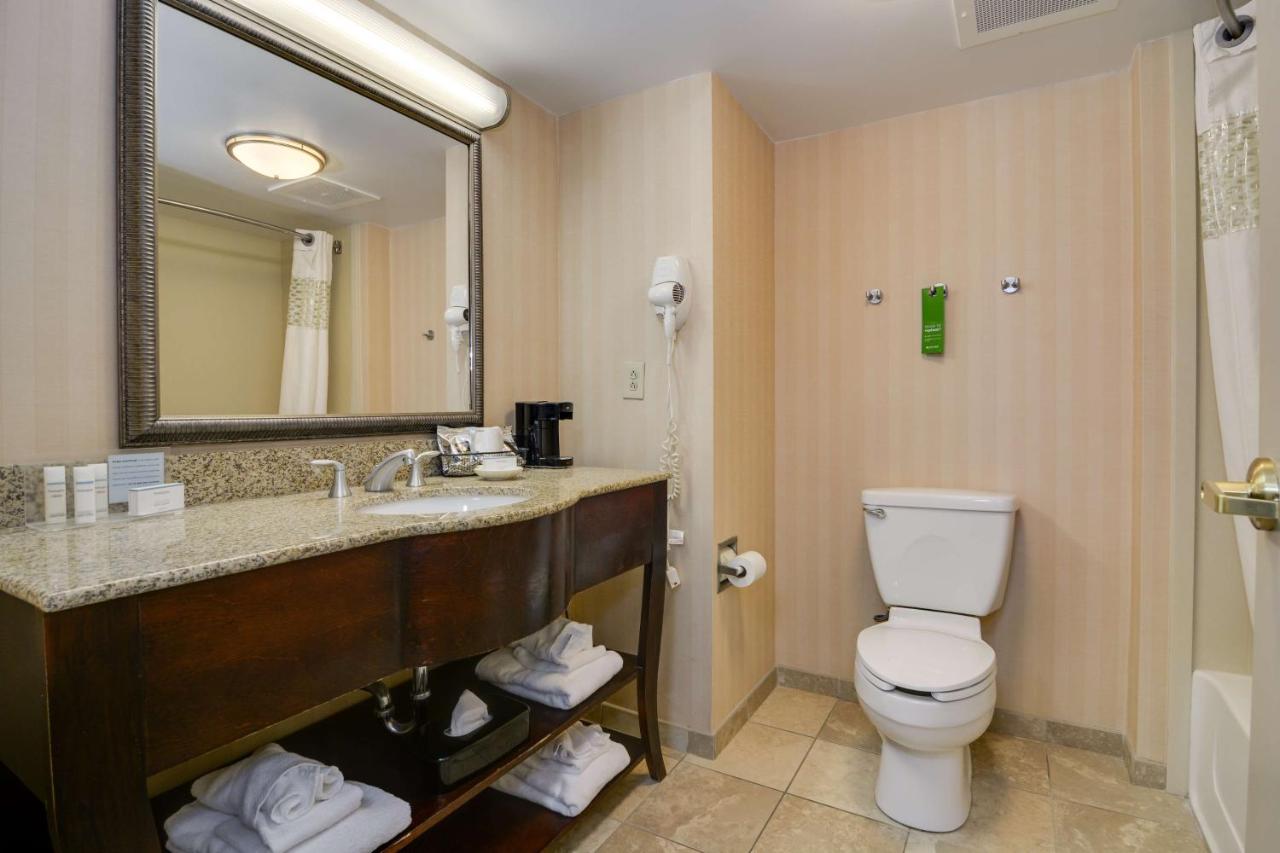 Queen Room - Non-Smoking at Hampton Inn Atlanta Fairburn