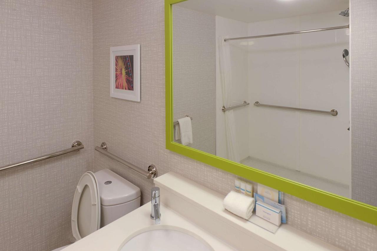 King Studio with Roll-In Shower - Disability Access/Non-Smoking at Hampton Inn & Suites ATL-Six Flags
