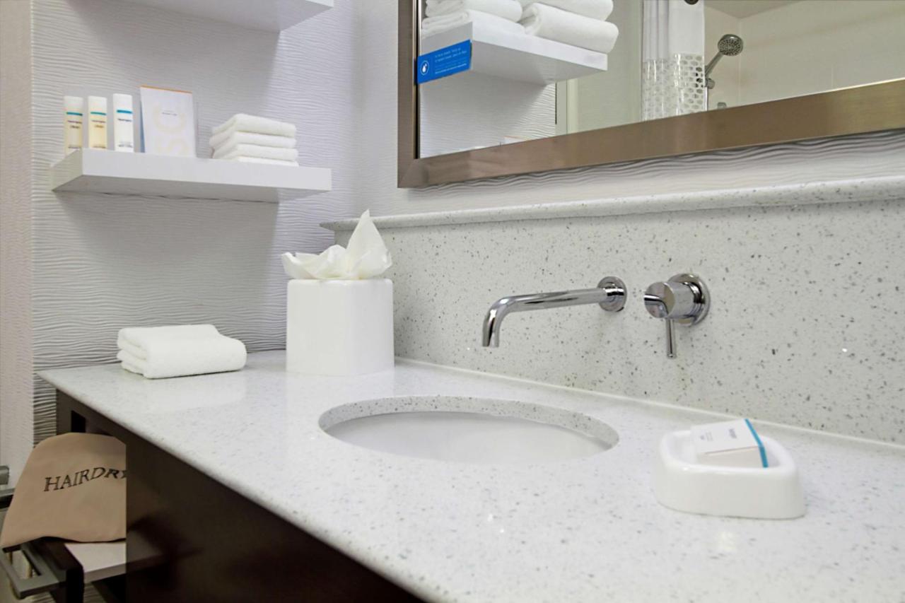 | Hampton by Hilton Austin South - I-35 & Ben White