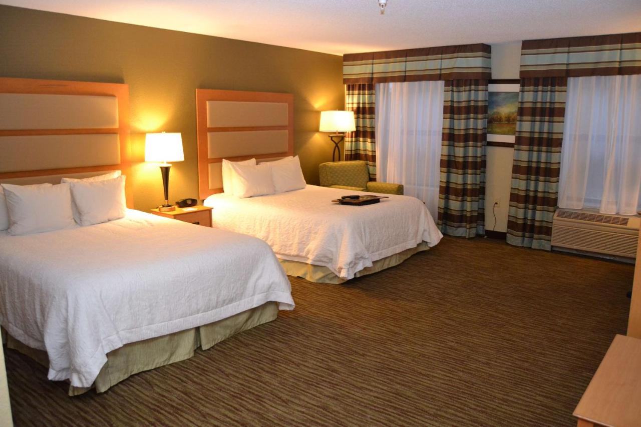 | Hampton Inn & Suites Kalamazoo-Oshtemo