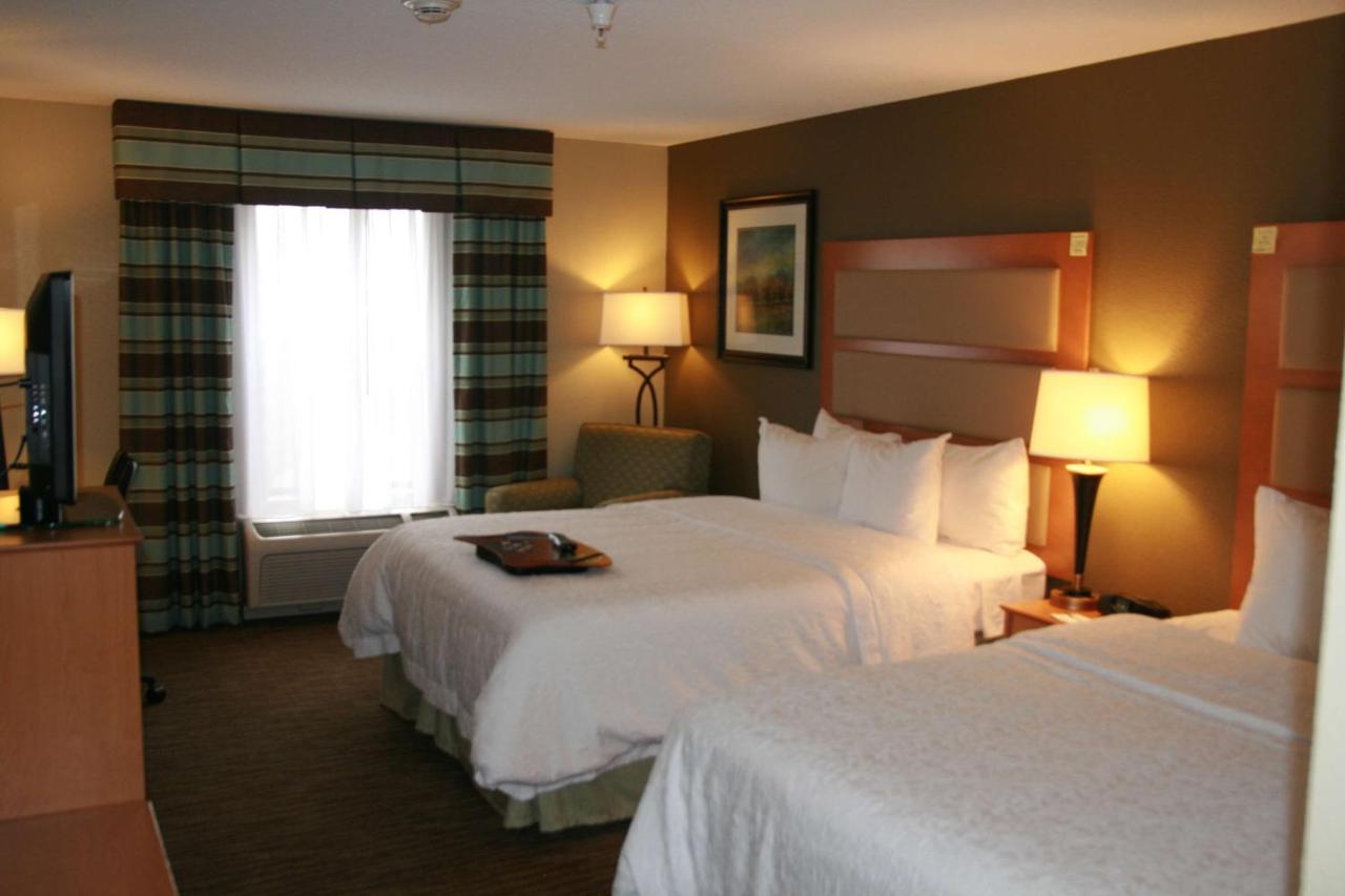 | Hampton Inn & Suites Kalamazoo-Oshtemo