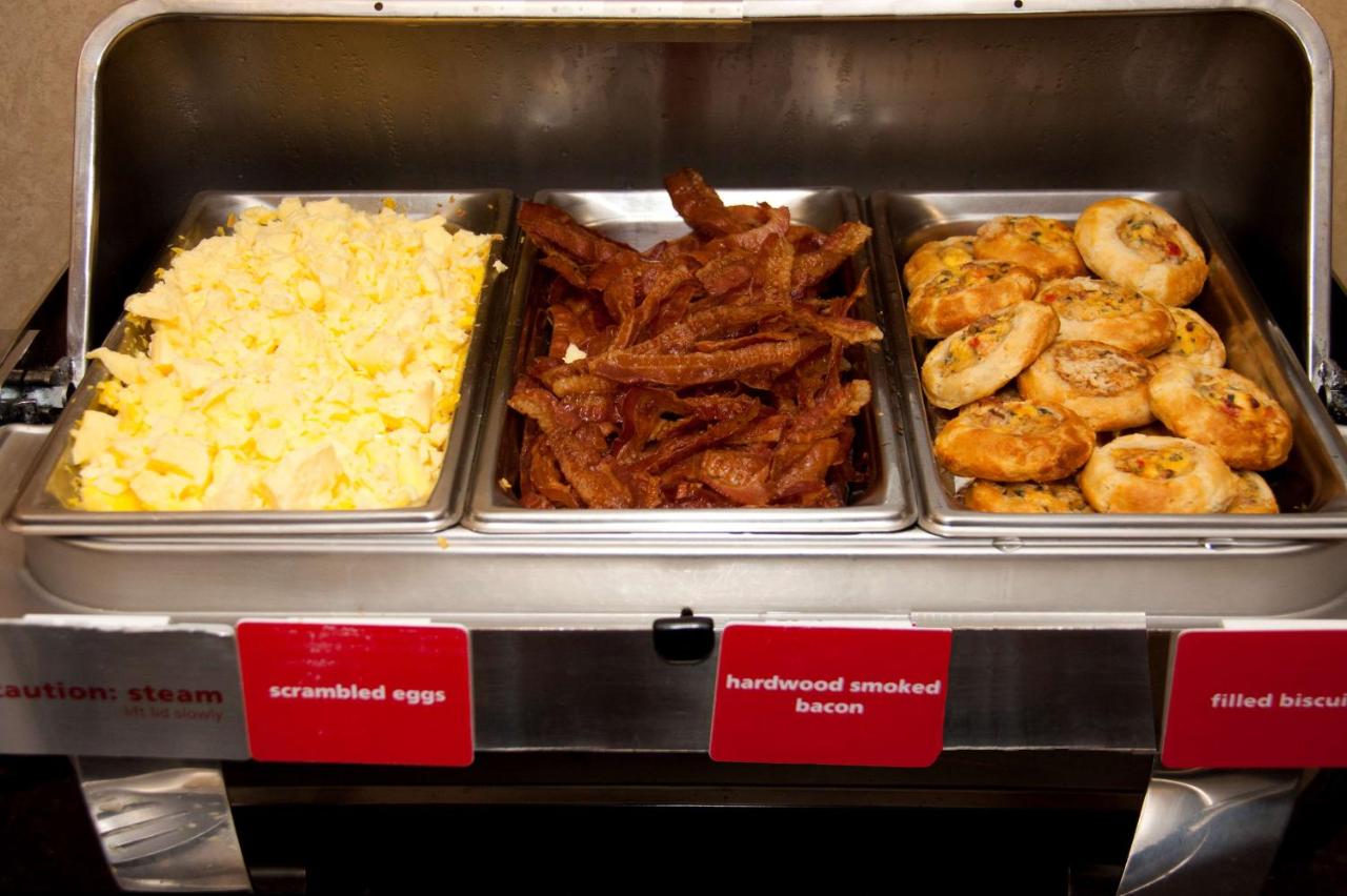 | Hampton Inn & Suites Kalamazoo-Oshtemo