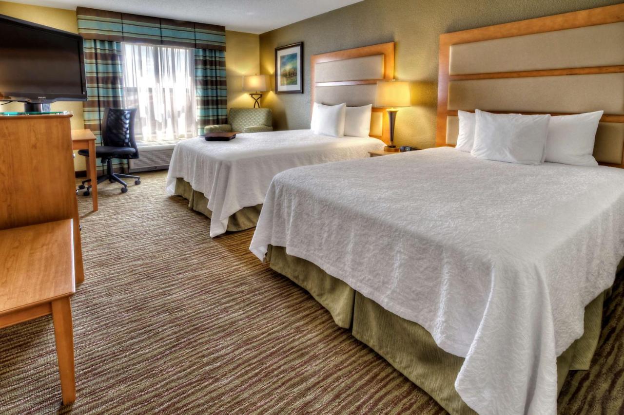 | Hampton Inn & Suites Kalamazoo-Oshtemo