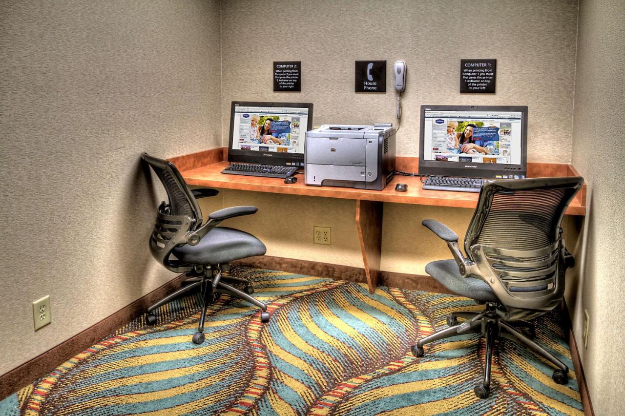 | Hampton Inn & Suites Kalamazoo-Oshtemo