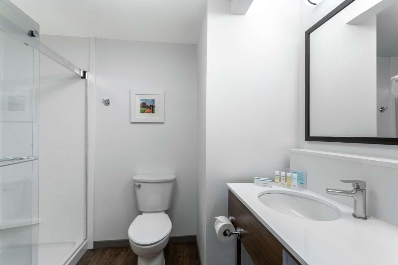 | Hampton Inn Bedford