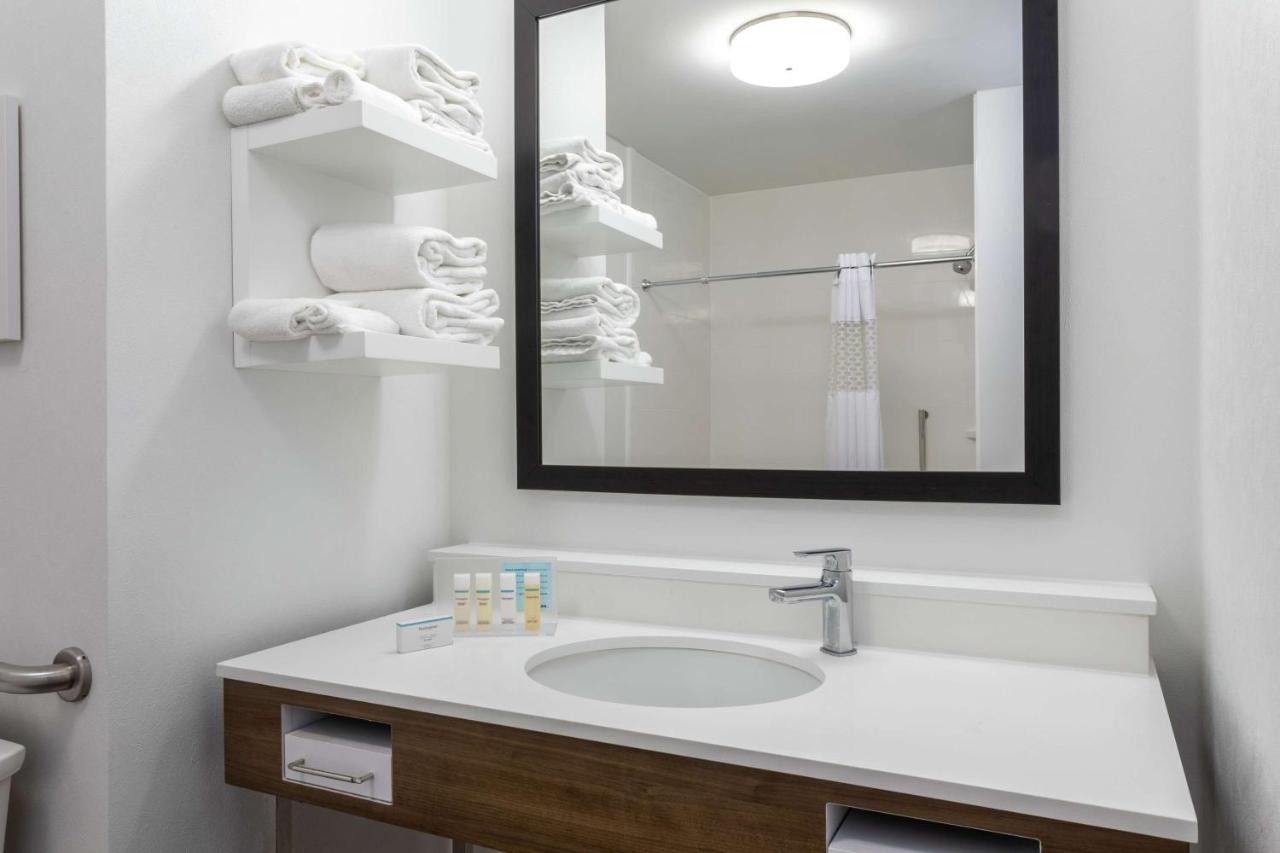 | Hampton Inn Bedford