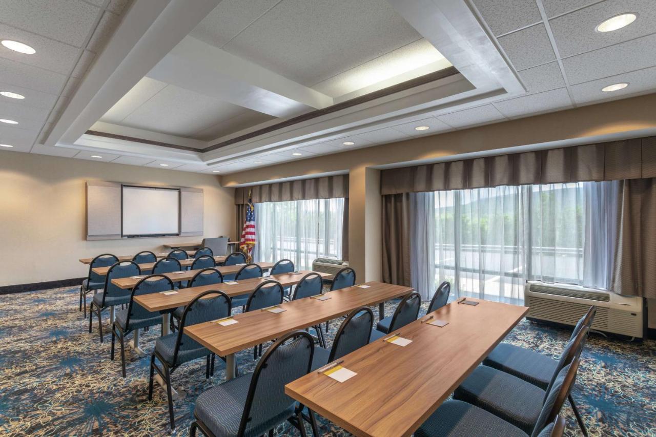 | Hampton Inn Bedford