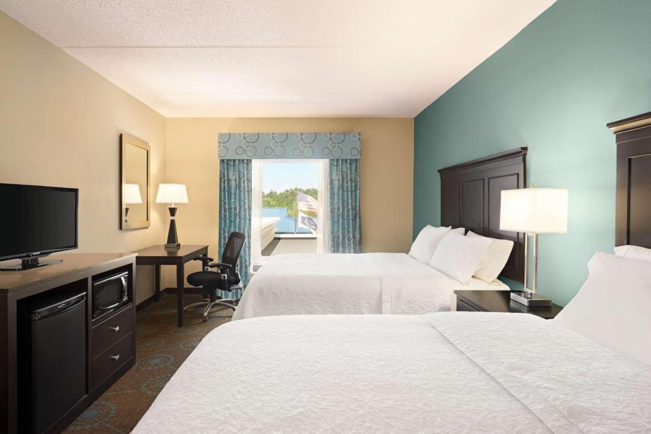 Queen Room - Non-Smoking at Hampton Inn & Suites Bluffton-Sun City