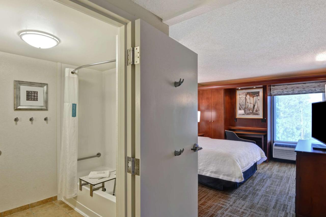 Queen Room with Bath Tub - Disability Access at Hampton Inn Birmingham/Mountain Brook