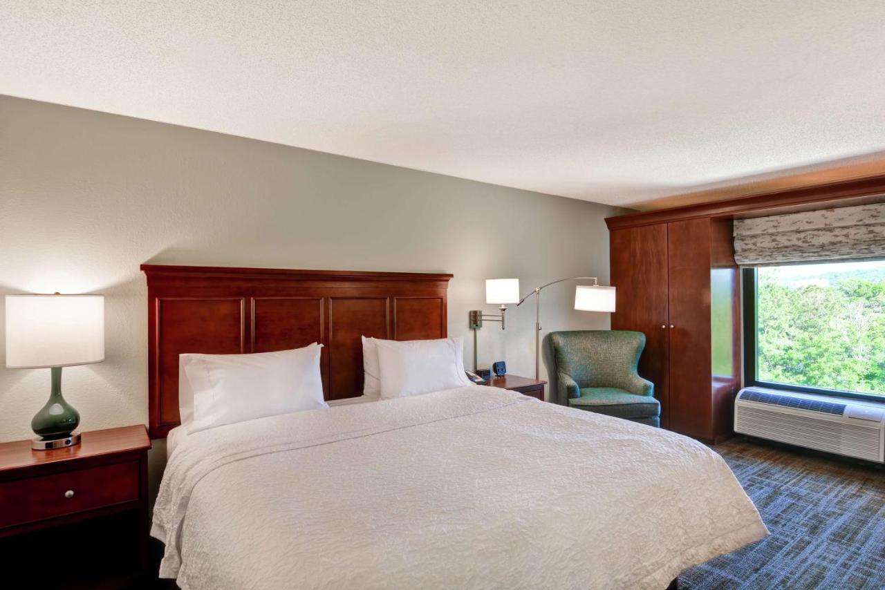 King Room - Non-Smoking at Hampton Inn Birmingham/Mountain Brook