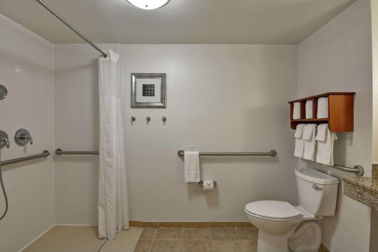Queen Room with Bath Tub - Disability Access at Hampton Inn Birmingham/Mountain Brook