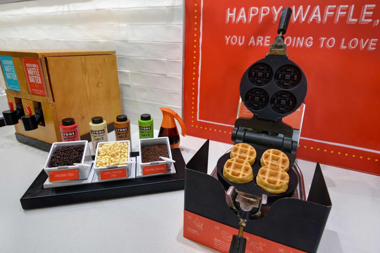 | Hampton Inn & Suites Birmingham-Hoover-Galleria