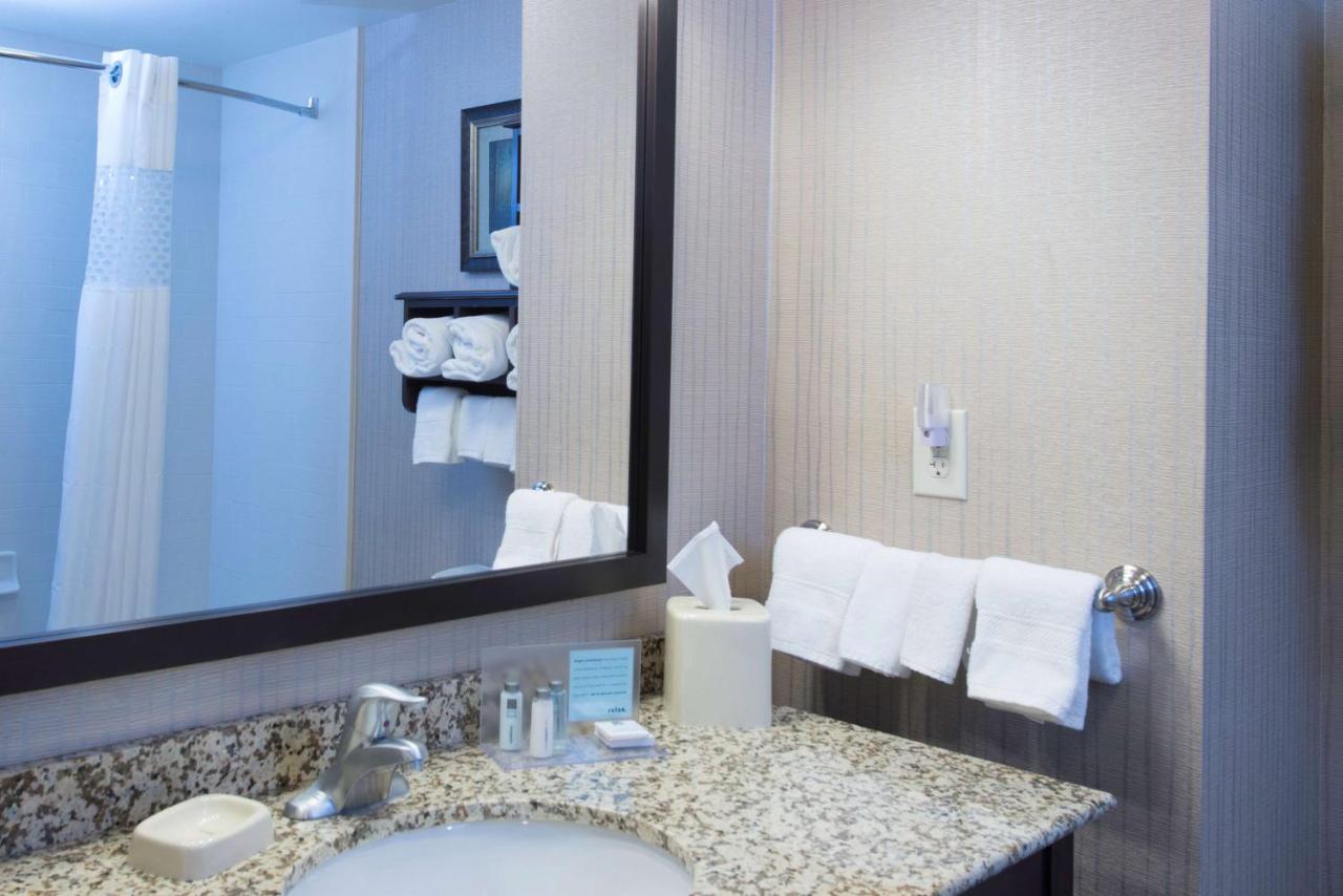 King Room at Hampton Inn & Suites Bismarck Northwest