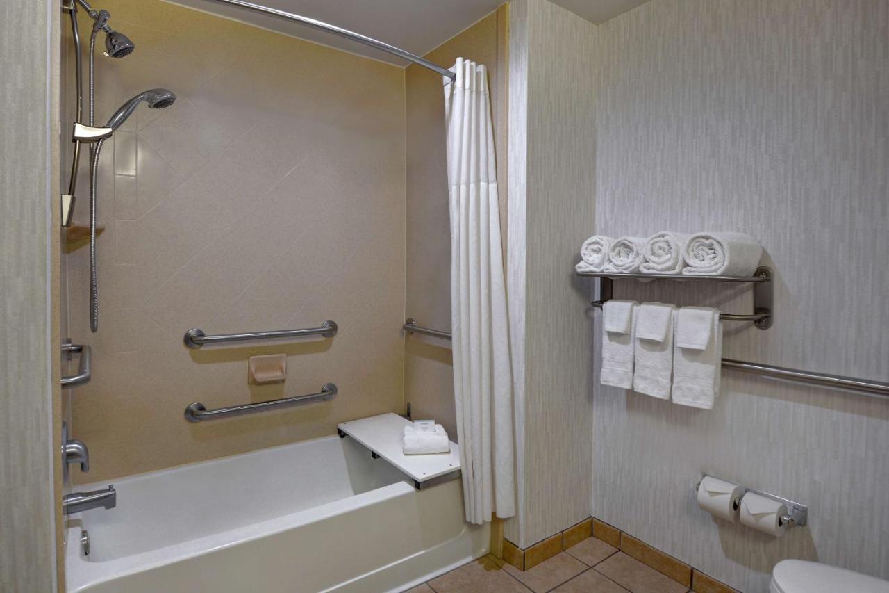 | Hampton Inn & Suites Birmingham-Hoover-Galleria