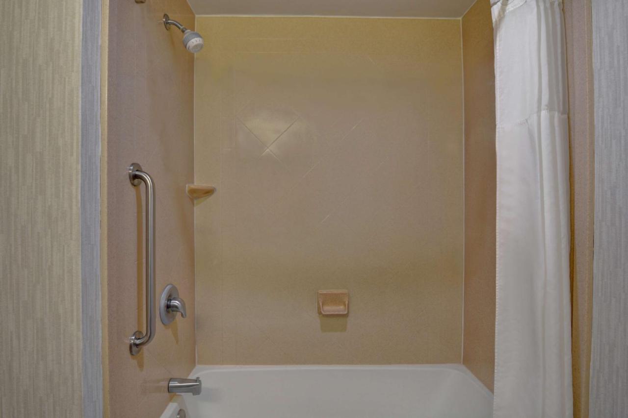 | Hampton Inn & Suites Birmingham-Hoover-Galleria