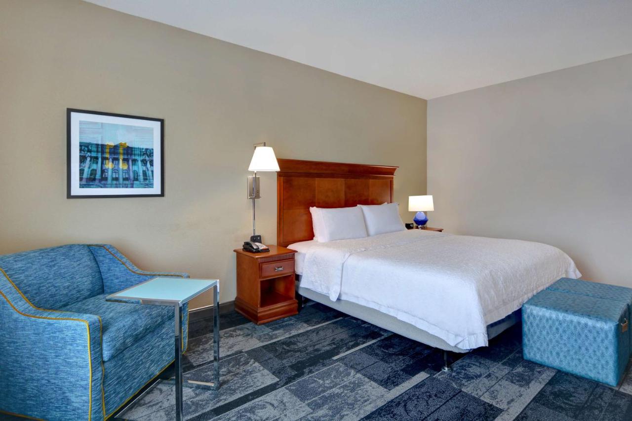 | Hampton Inn & Suites Birmingham-Hoover-Galleria