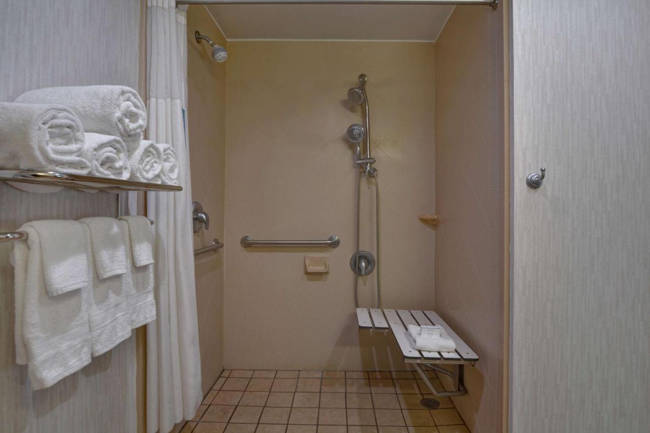 | Hampton Inn & Suites Birmingham-Hoover-Galleria