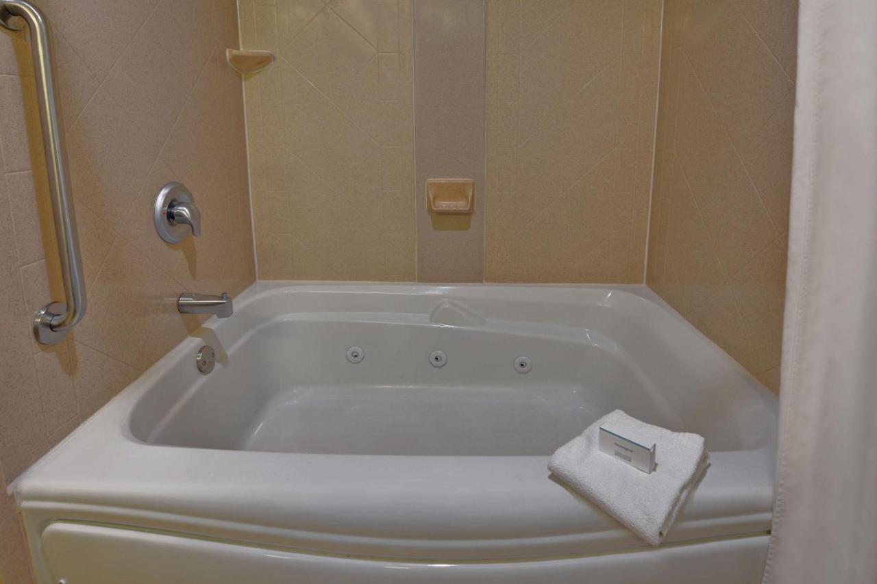 | Hampton Inn & Suites Birmingham-Hoover-Galleria