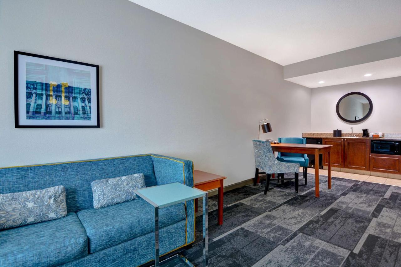 | Hampton Inn & Suites Birmingham-Hoover-Galleria