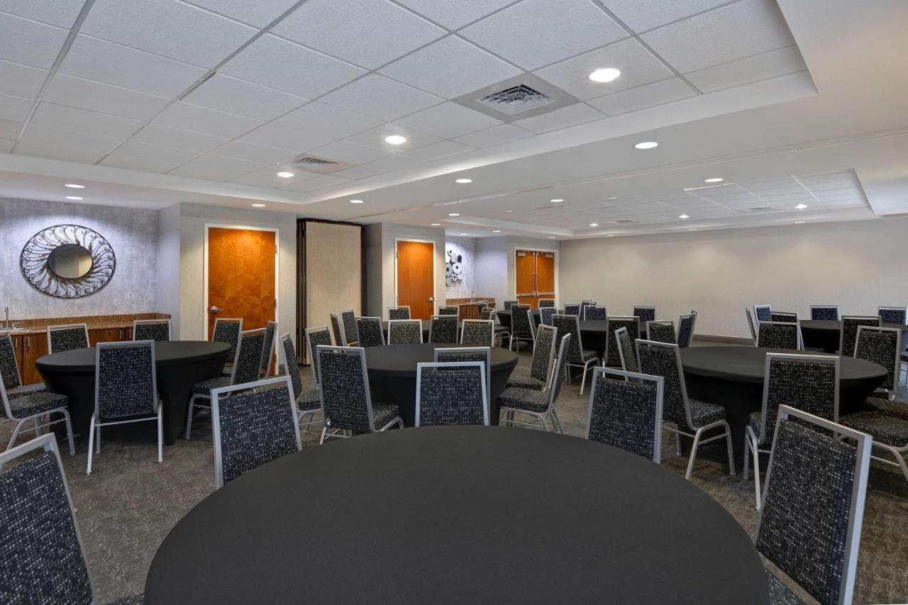 | Hampton Inn & Suites Birmingham-Hoover-Galleria
