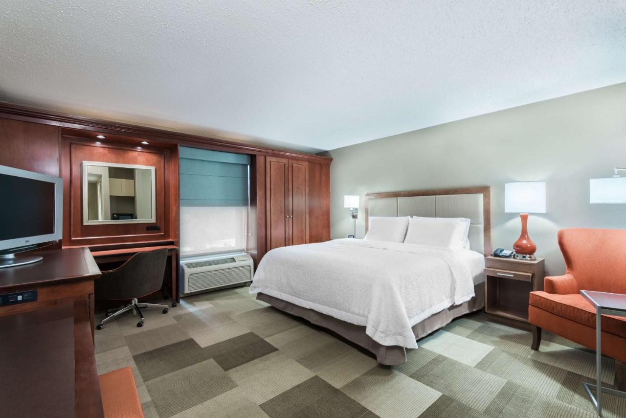King Room with Roll In Shower - Non-Smoking at Hampton Inn Boston/Marlborough
