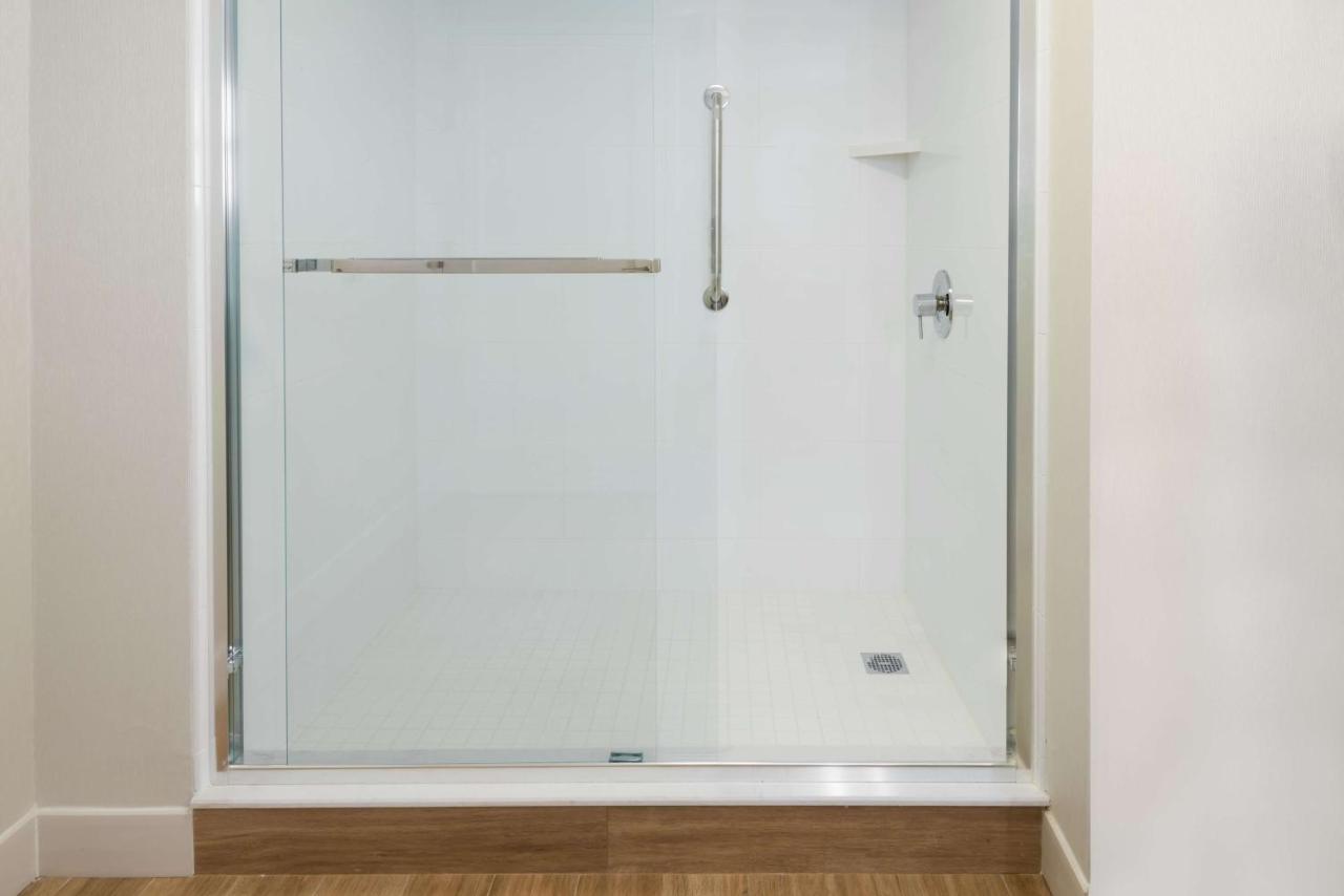 King Room with Roll In Shower - Non-Smoking at Hampton Inn Boston/Marlborough