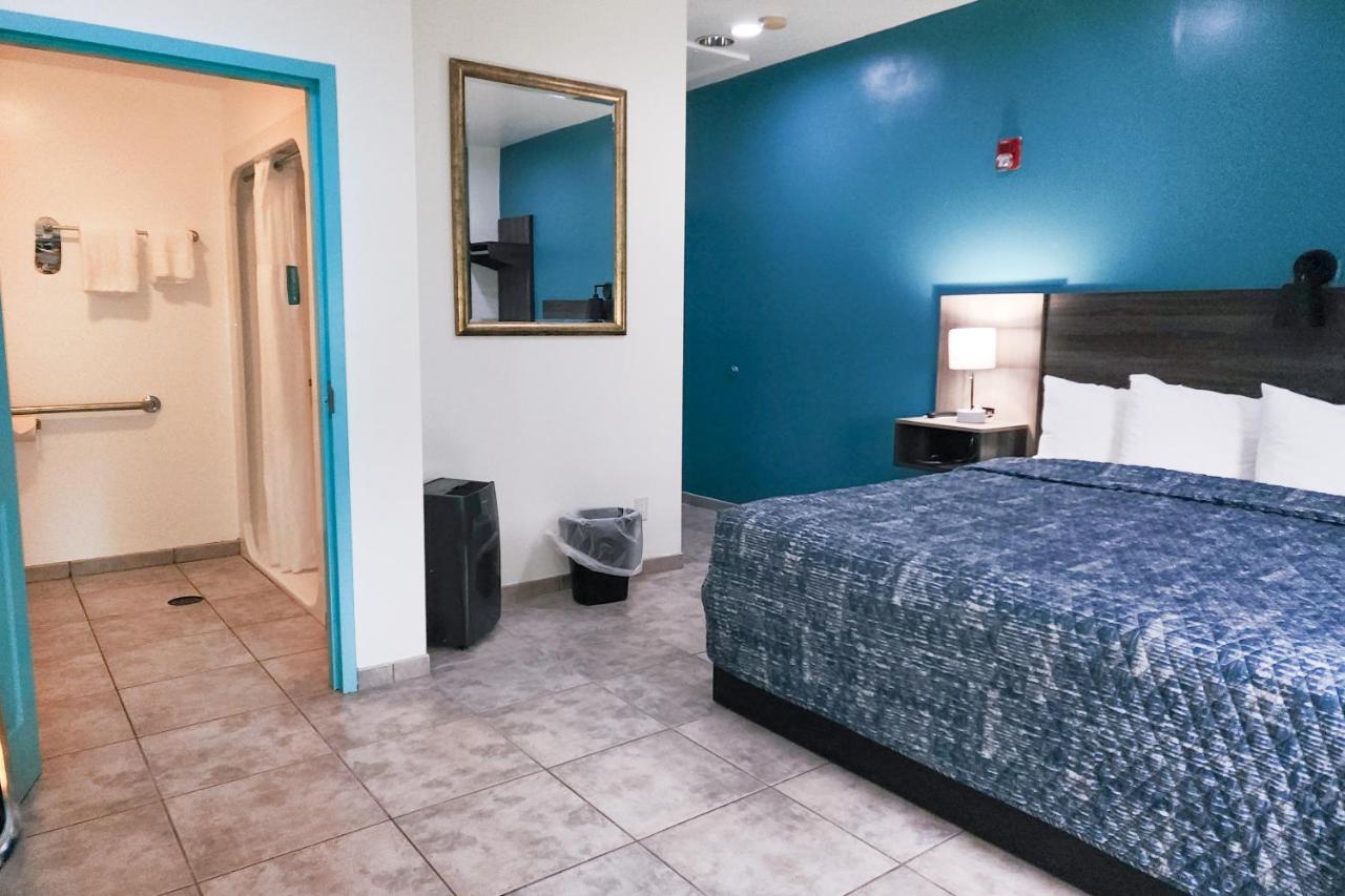| Ivey House Everglades Adventures Hotel