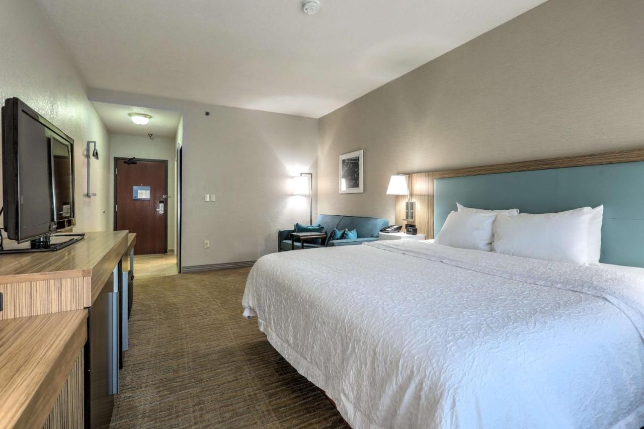 King Room with Sofa Bed - Non-Smoking at Hampton Inn Batavia