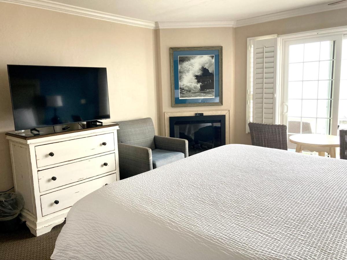 King Room Ocean View with Patio at Sand Pebbles Inn
