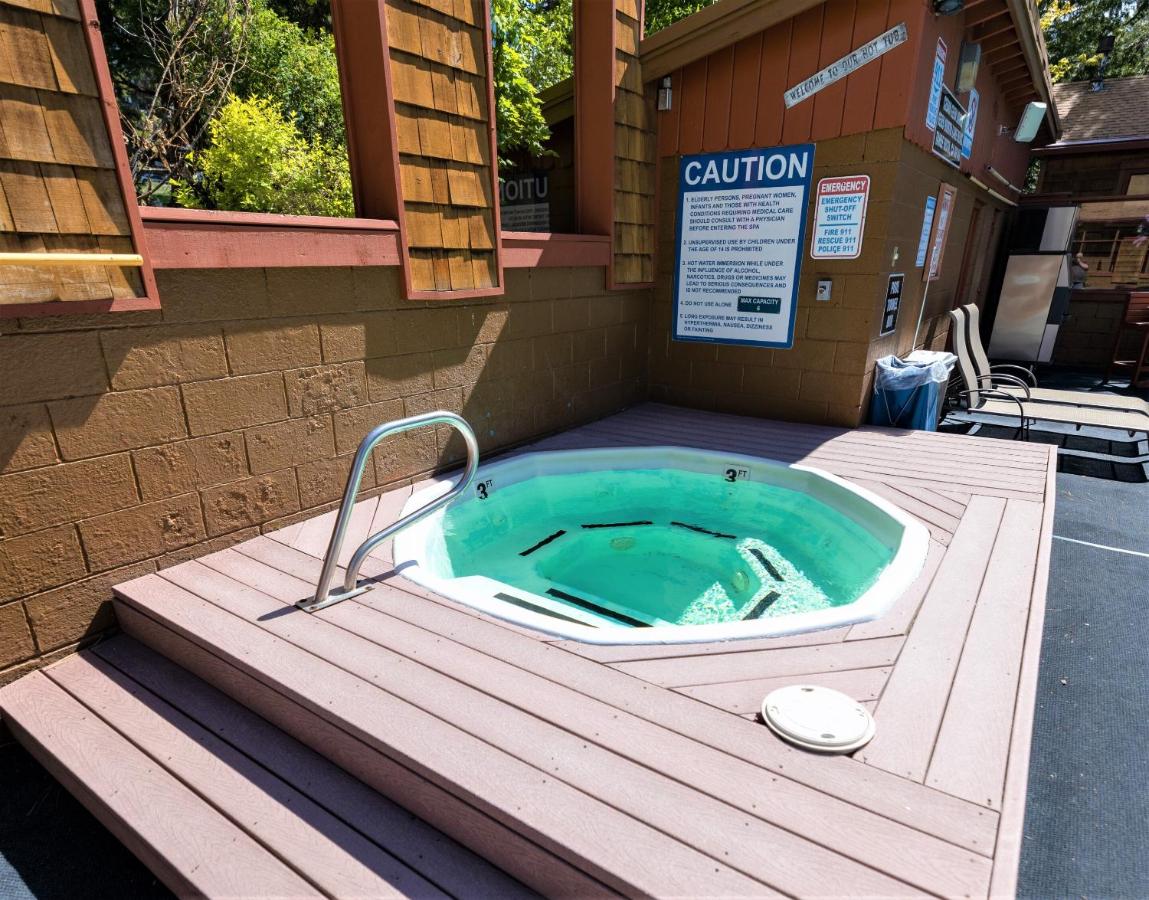 | Cedar Glen Lodge