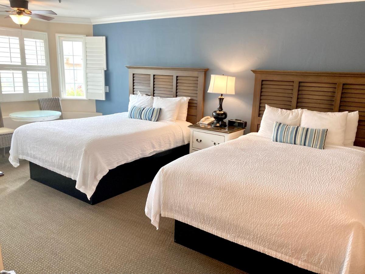 Standard Queen Room with Two Queen Beds at Sand Pebbles Inn