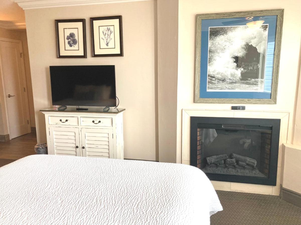 Standard Queen Room with Two Queen Beds at Sand Pebbles Inn