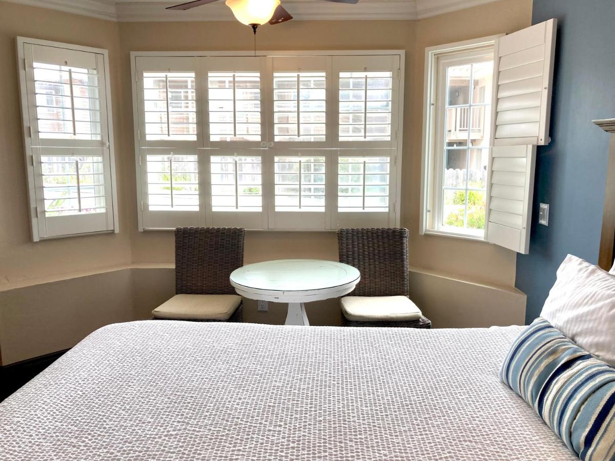 Standard Queen Room with Two Queen Beds at Sand Pebbles Inn