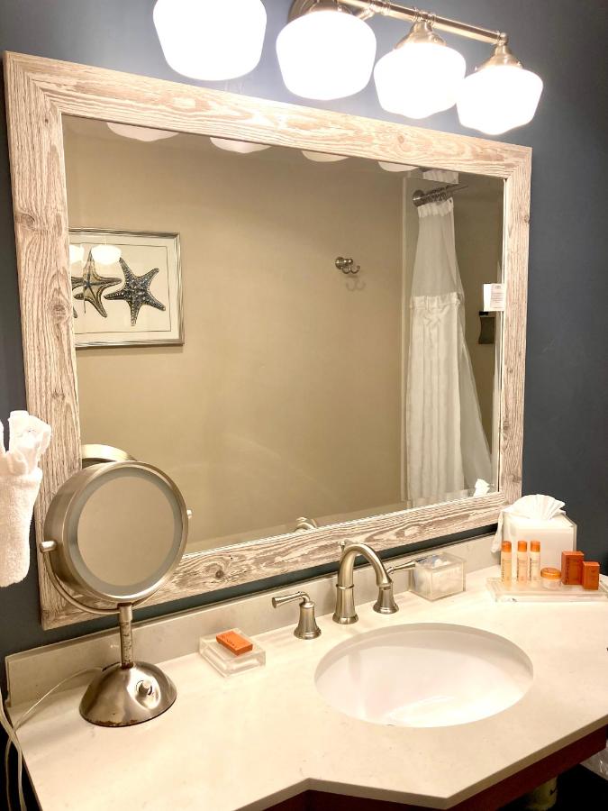 Standard Queen Room with Two Queen Beds at Sand Pebbles Inn