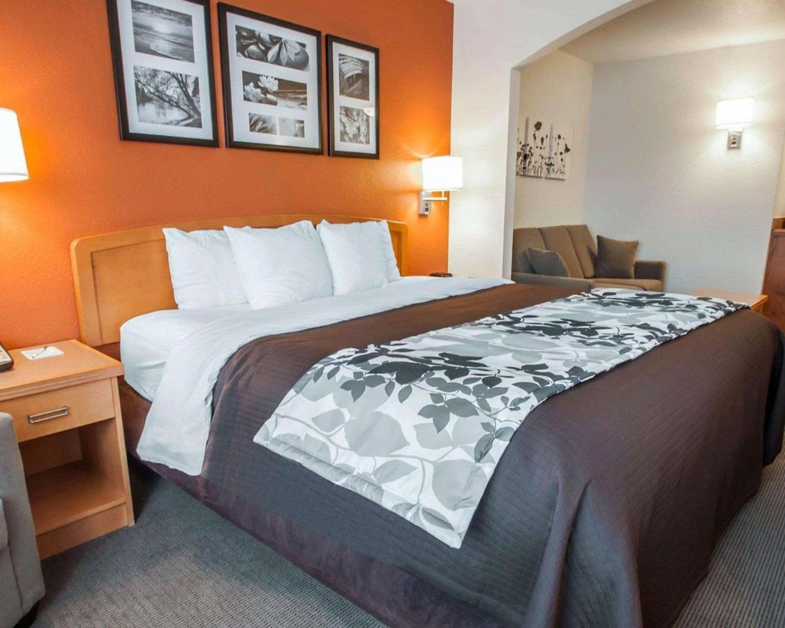 King Suite - Non-Smoking at Sleep Inn & Suites Lake of the Ozarks
