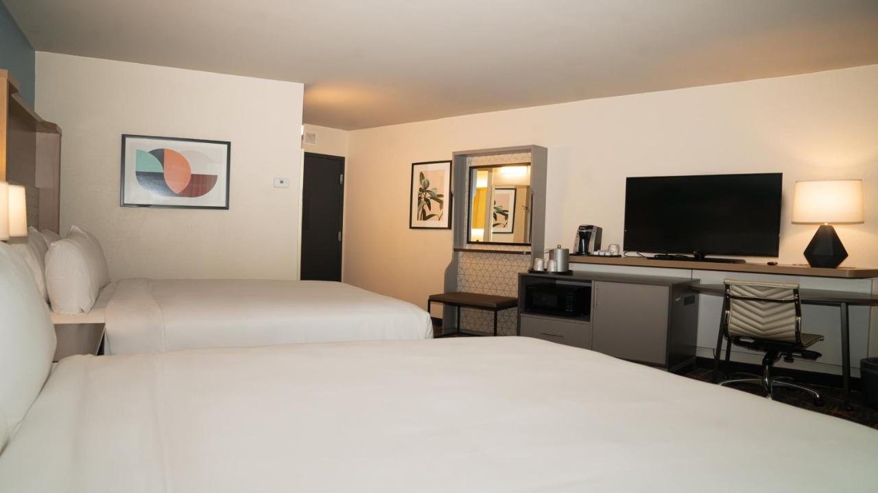 Standard Room at Holiday Inn New Orleans West Bank Tower by IHG