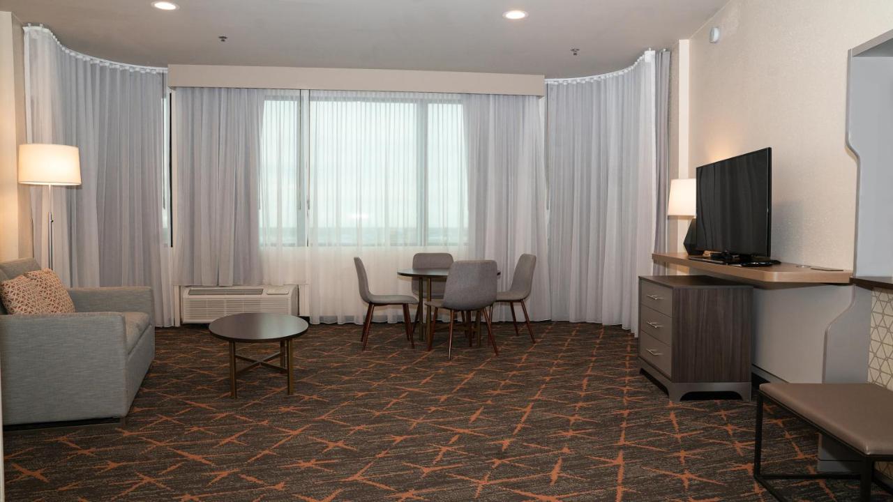 King Suite at Holiday Inn New Orleans West Bank Tower by IHG
