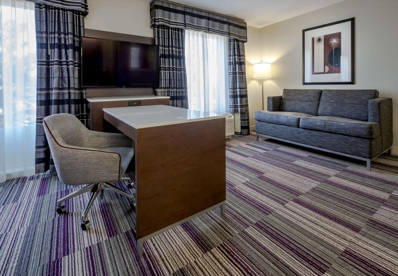 Non-Smoking Queen Studio at Hampton Inn & Suites Chicago Southland-Matteson