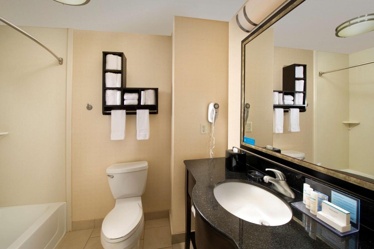 Non-Smoking Queen Studio at Hampton Inn & Suites Chicago Southland-Matteson